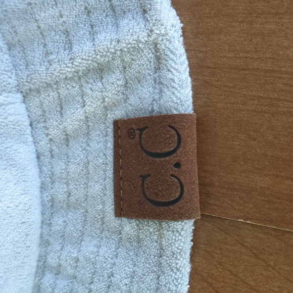 Hat - Picture 2 of 5